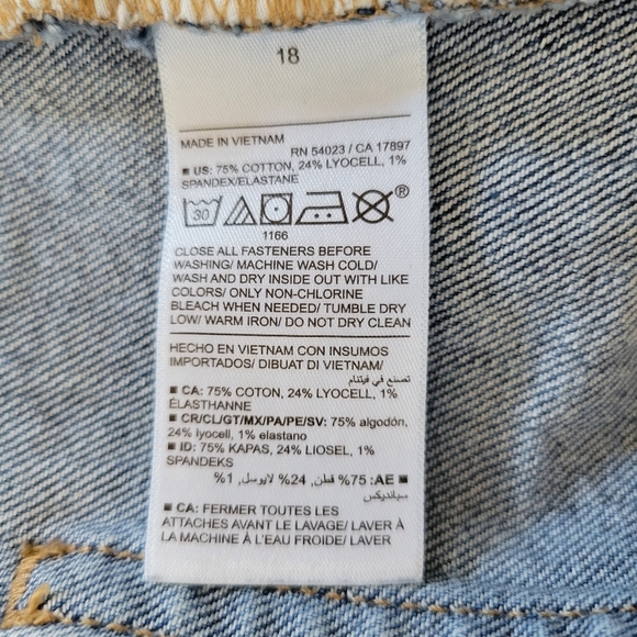 Old Navy Extra High-Rise Sky-Hi Wide Leg Cut Off Blue Jeans Womens Size 18 Flare - Picture 10 of 11